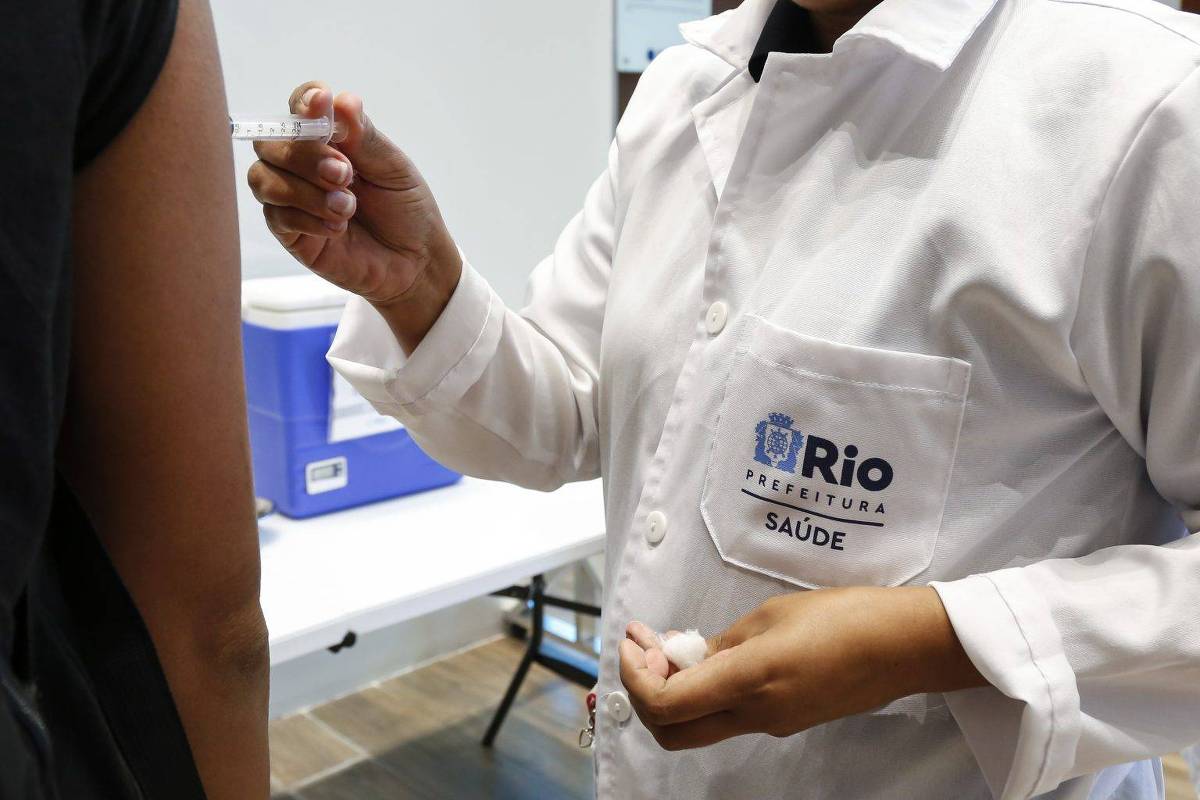Rio amplia vacina da dengue para jovens de 19 e 20 anos – 09/04/2025 – Equilíbrio e Saúde