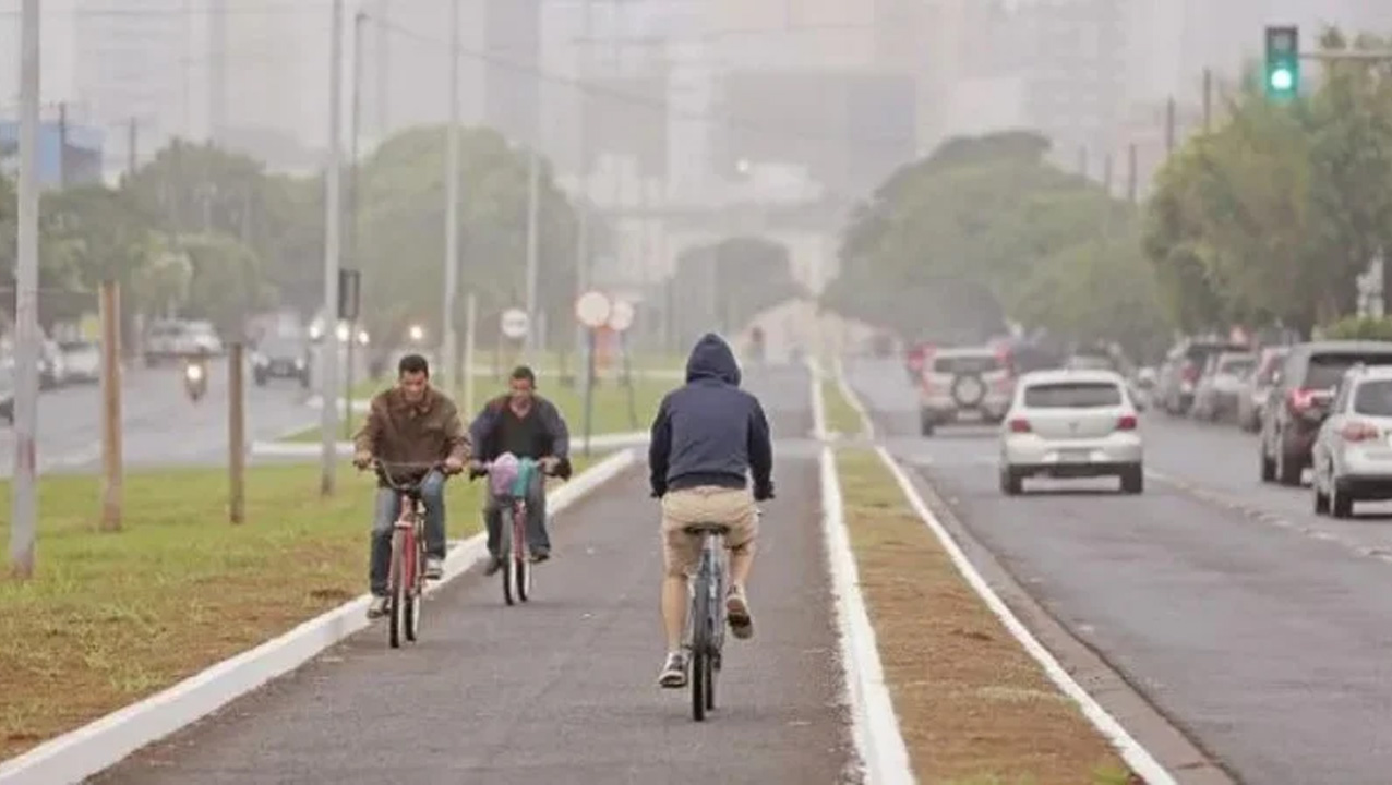 Goiânia acordou no modo inverno fake e o goiano já está em guerra com o próprio guarda-roupa